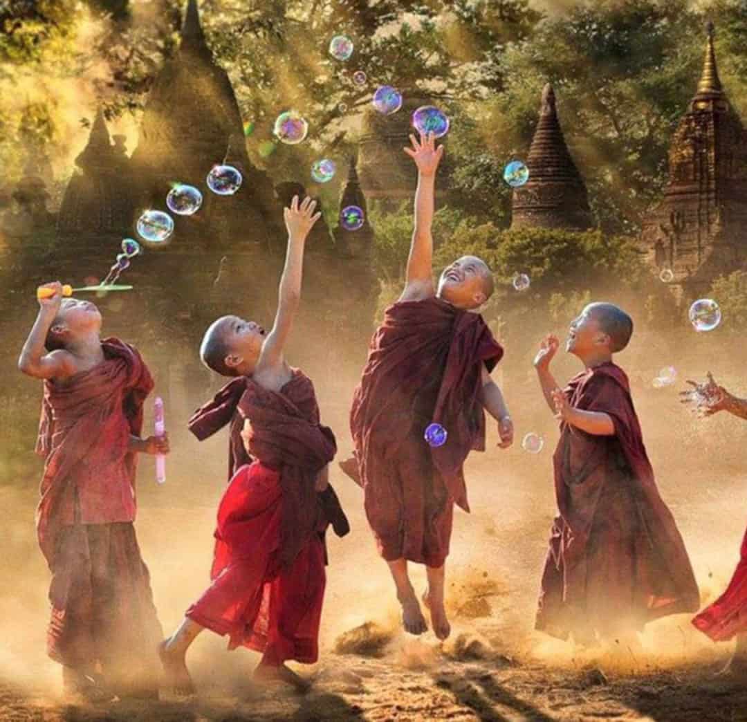tibetan child monks bubbles 2